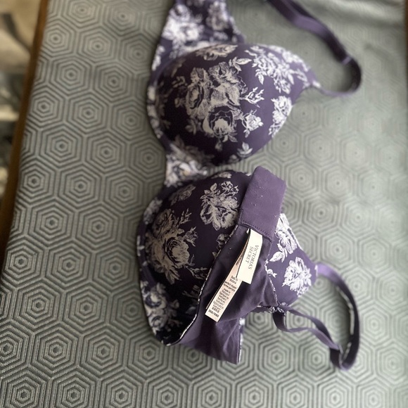 Victoria Secrets Bra - Picture 2 of 3